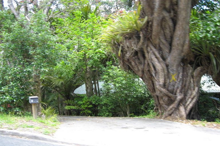 Photo of property in 70 Motutara Road, Muriwai, Waimauku, 0881