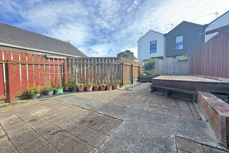 Photo of property in 18b Bracken Road, Newlands, Wellington, 6037