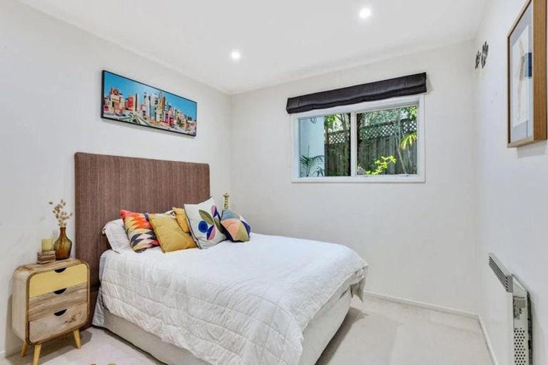 Photo of property in 9 Sandown Road, Rothesay Bay, Auckland, 0630