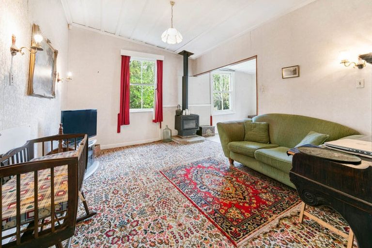 Photo of property in 2 Kay Road, Swanson, Auckland, 0614