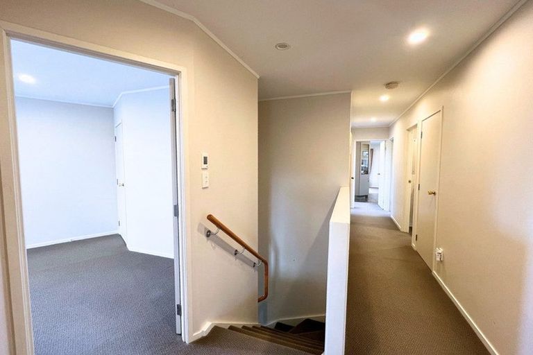 Photo of property in 25 Peterhouse Place, West Harbour, Auckland, 0618