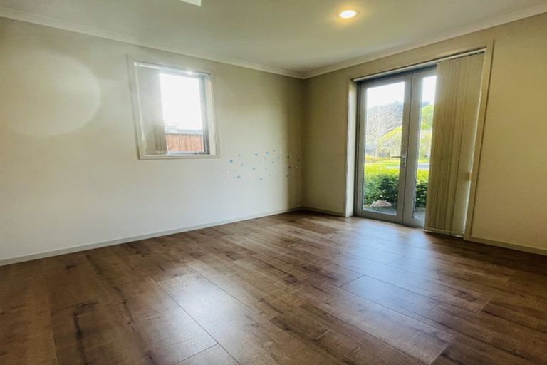 Photo of property in 23 Horizon Road, Oteha, Auckland, 0632