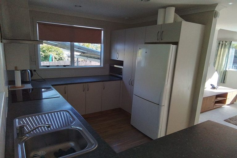 Photo of property in 2/129 Edmonton Road, Te Atatu South, Auckland, 0610