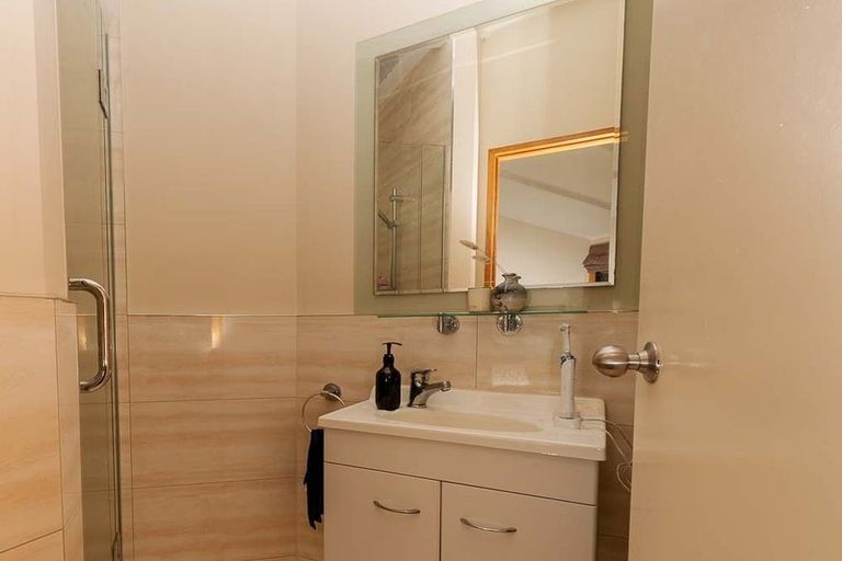 Photo of property in 33a Island Bay Road, Beach Haven, Auckland, 0626