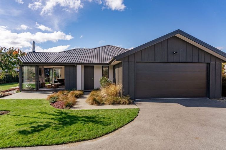 Photo of property in 15 Pennycook Place, Lake Hawea, Wanaka, 9382
