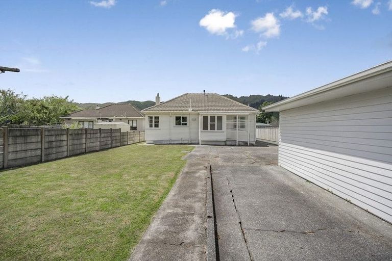 Photo of property in 52 Dover Road, Wainuiomata, Lower Hutt, 5014