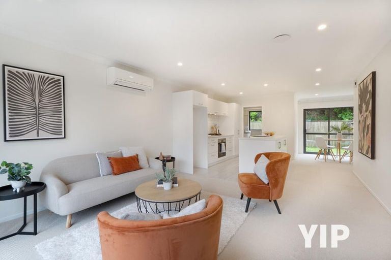 Photo of property in 15 Brindle Way, Newlands, Wellington, 6037