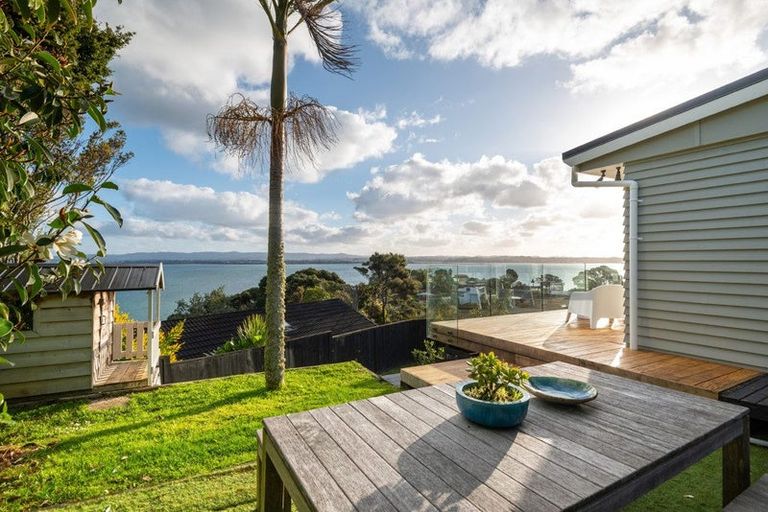 Photo of property in 1/106 Island Bay Road, Beach Haven, Auckland, 0626
