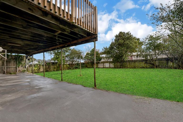 Photo of property in 12 Ozich Avenue, Te Atatu South, Auckland, 0610