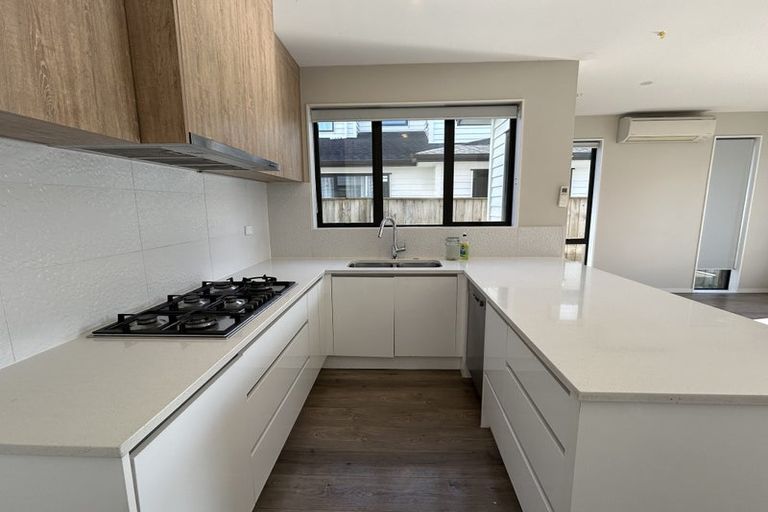 Photo of property in 9 St Claire Road, Silverdale, 0932