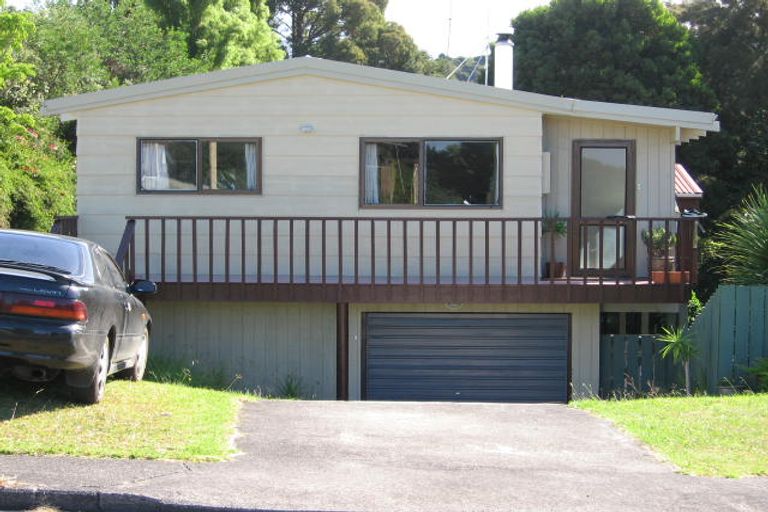 Photo of property in 1/3 Flavia Close, Torbay, Auckland, 0630