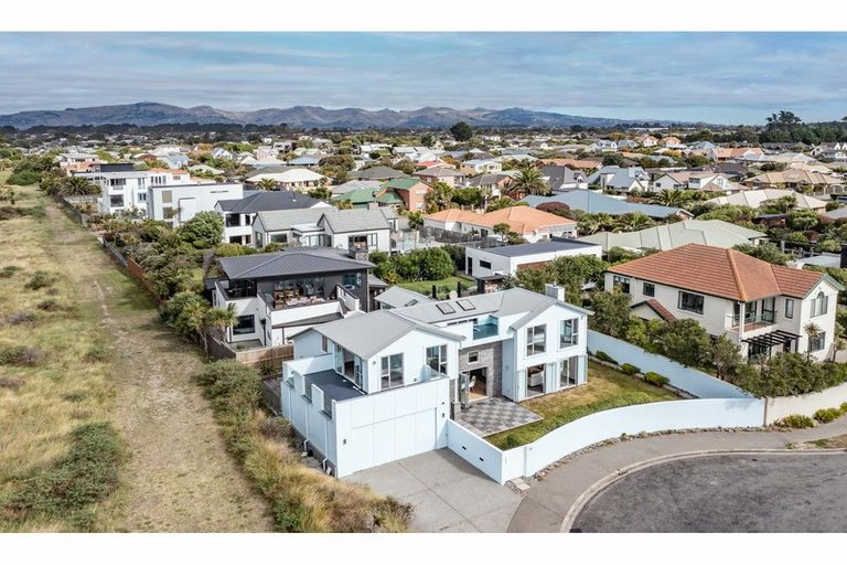 Photo of property in 14 Stout Street, Waimairi Beach, Christchurch, 8083