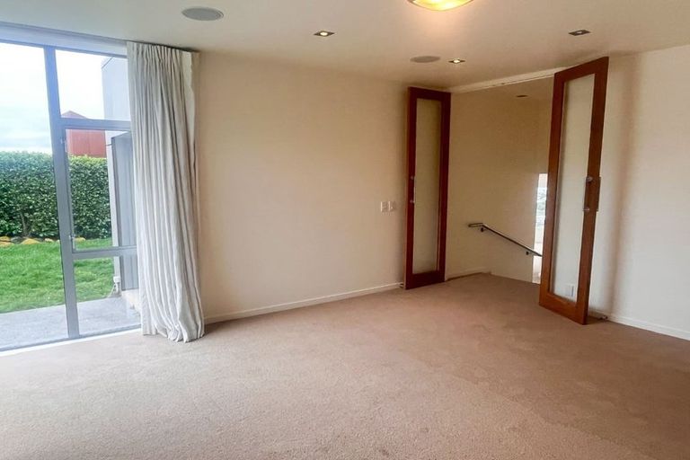 Photo of property in 15 Drayton Drive, Mount Pleasant, Christchurch, 8081