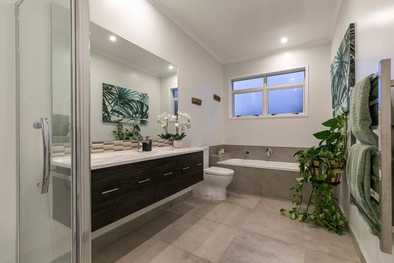 Photo of property in 22 Malbec Place, Huapai, Kumeu, 0810