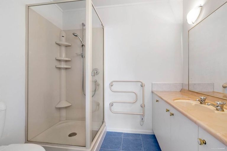 Photo of property in 8 Citation Way, Botany Downs, Auckland, 2010