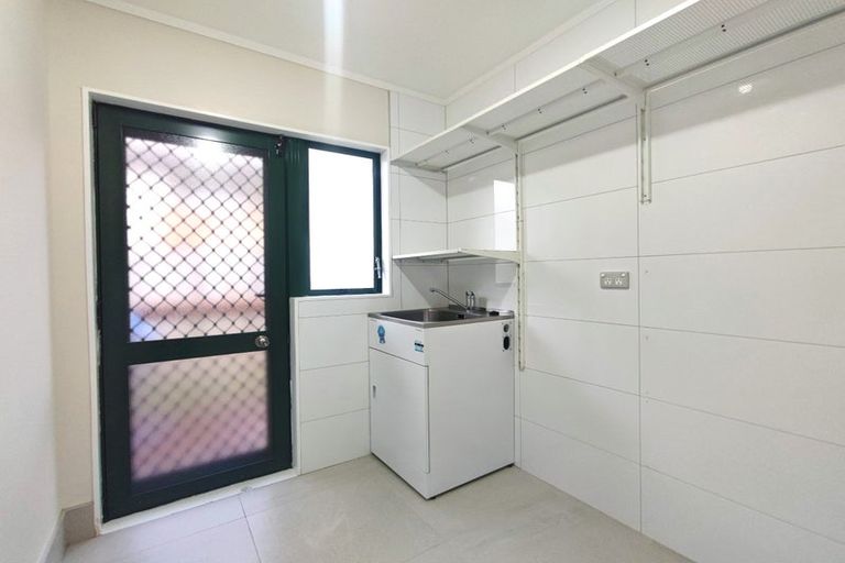 Photo of property in 1/6 Winifred Avenue, Bayview, Auckland, 0629