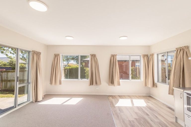 Photo of property in 18h Defoe Place, Waltham, Christchurch, 8023