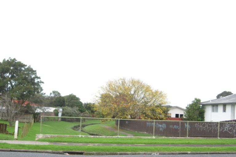 Photo of property in 18 Casuarina Road, Half Moon Bay, Auckland, 2012