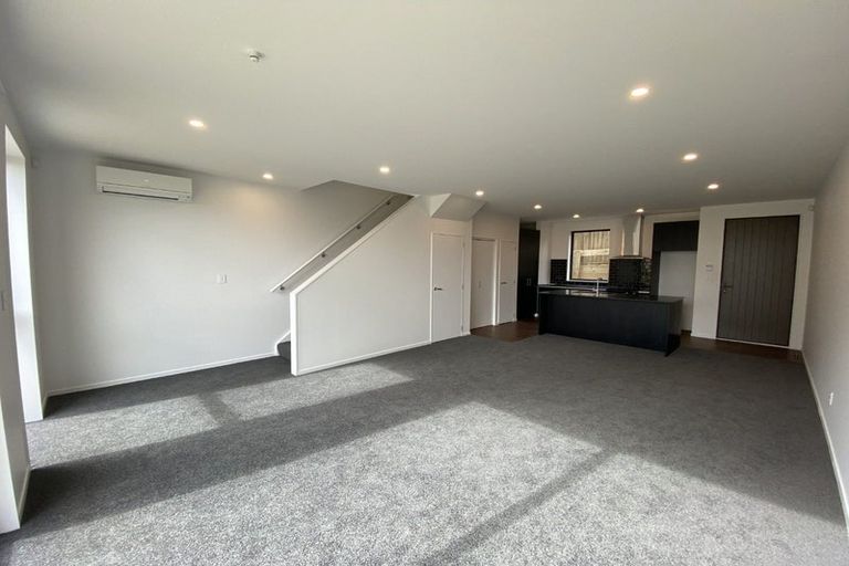 Photo of property in 4/62 Spenmoor Street, Newlands, Wellington, 6037