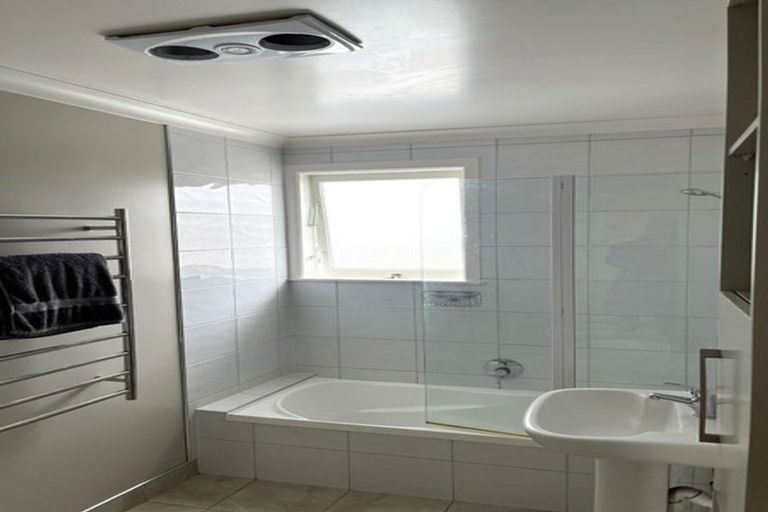 Photo of property in 25 Great South Road, Papakura, 2110