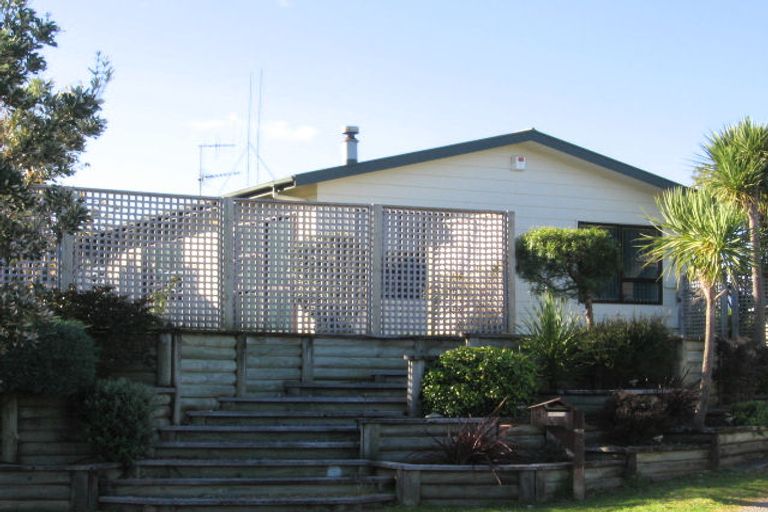 Photo of property in 23 Pine Ridge Terrace, Waikanae Beach, Waikanae, 5036