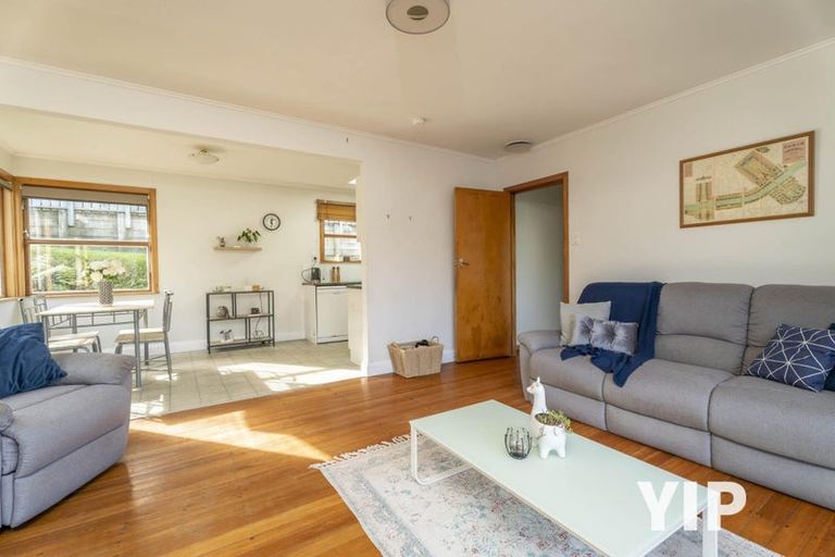 Photo of property in 56 Batchelor Street, Newlands, Wellington, 6037