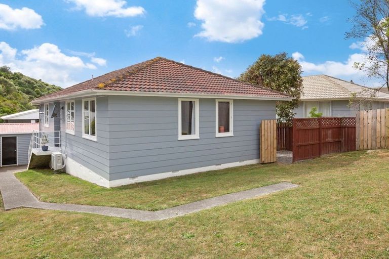 Photo of property in 91 Rangituhi Crescent, Takapuwahia, Porirua, 5022