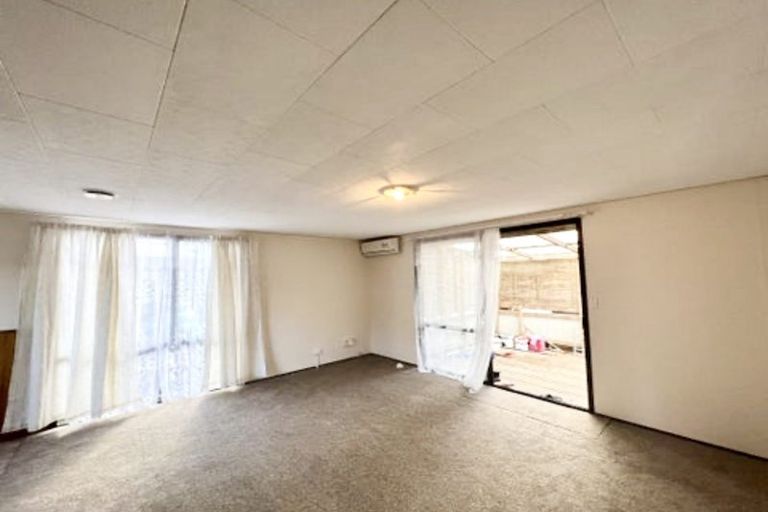 Photo of property in 2/26a Woodglen Road, Glen Eden, Auckland, 0602