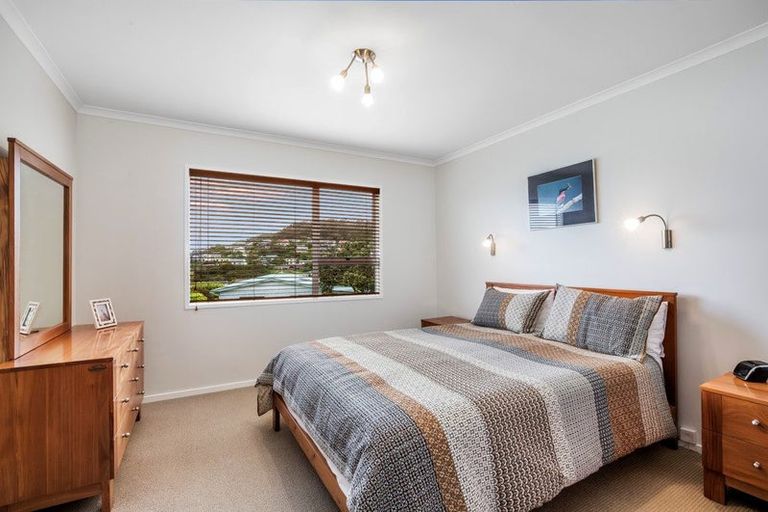 Photo of property in 129 Kahu Road, Paremata, Porirua, 5024