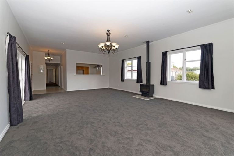 Photo of property in 25 Taupaki Road, Taupaki, Henderson, 0782