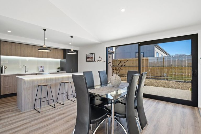 Photo of property in 5 Merivale Avenue, Wanaka, 9305