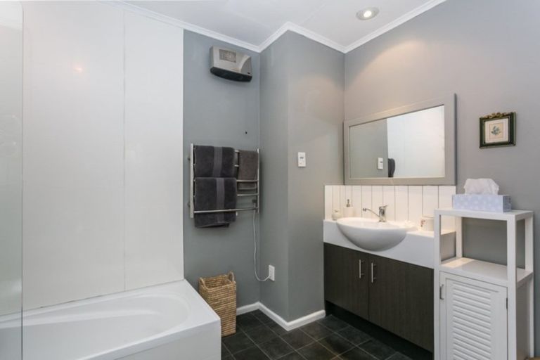 Photo of property in 16 Spencer Road, Hospital Hill, Napier, 4110