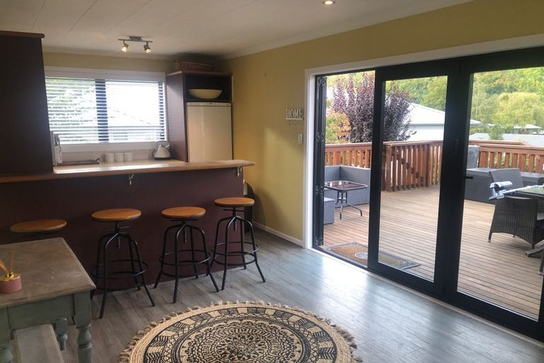 Photo of property in 6 Mckibbin Place, Arrowtown, 9302