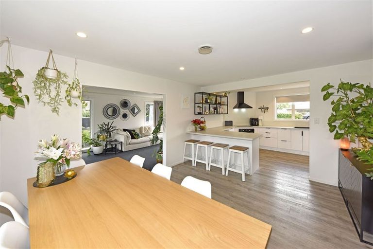 Photo of property in 7a Juniper Place, Burnside, Christchurch, 8053