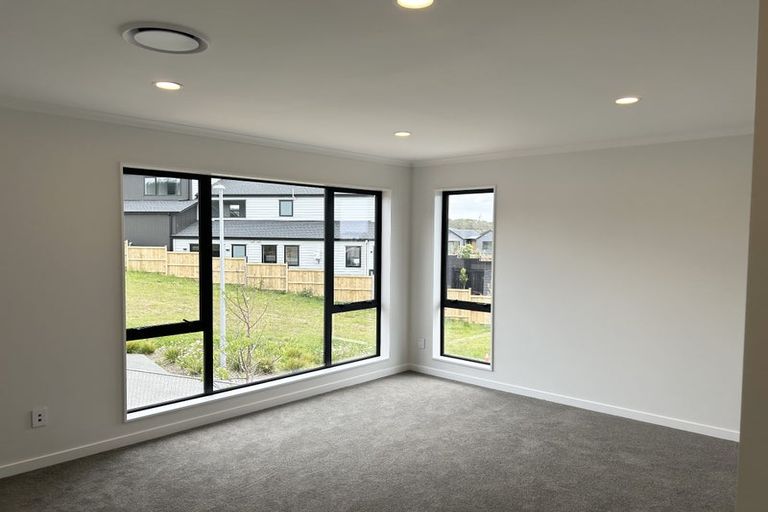 Photo of property in 19 Arawaru Avenue, Wainui, 0992