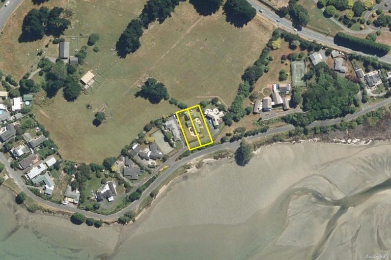 Photo of property in 31 Motukaraka Point, Pauatahanui, Porirua, 5381
