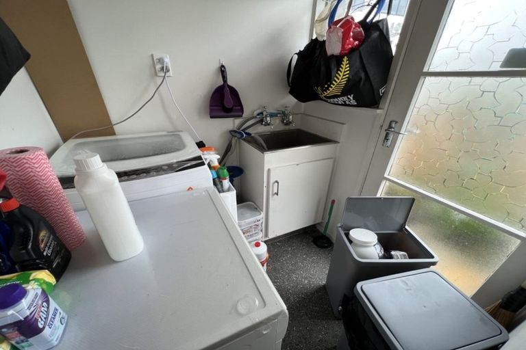 Photo of property in 2/34 Sabulite Road, Kelston, Auckland, 0602