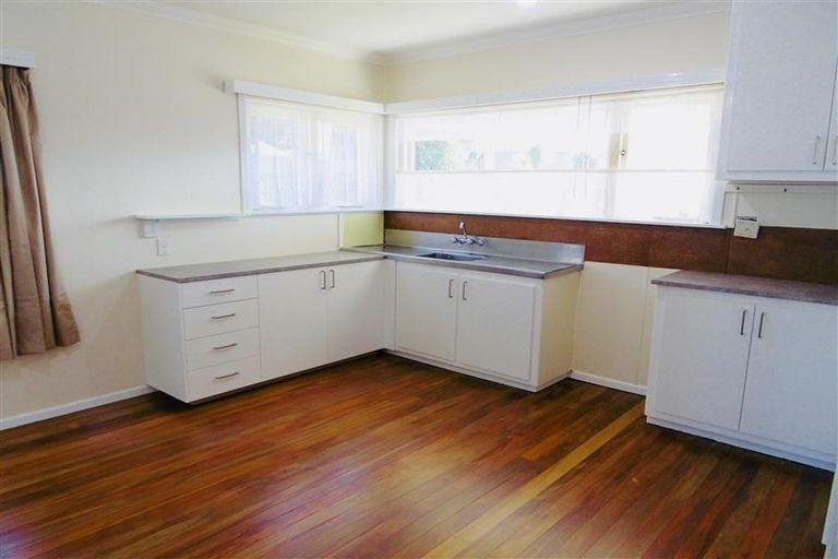 Photo of property in 19 Scott Street, Moturoa, New Plymouth, 4310