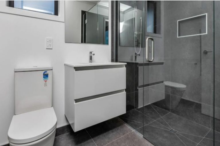 Photo of property in 8 Taurangawaka Road, One Tree Point, 0118