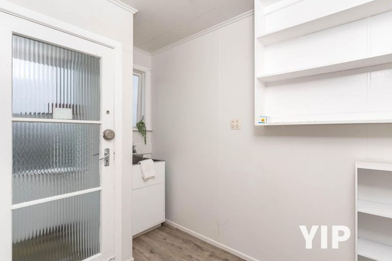 Photo of property in 9 Alwyn Place, Newlands, Wellington, 6037