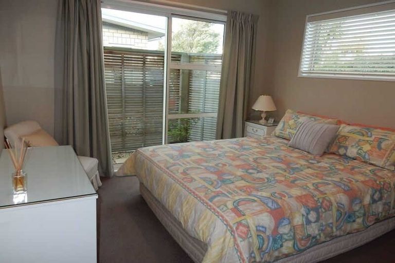 Photo of property in 2/43 Main Road, Redcliffs, Christchurch, 8081