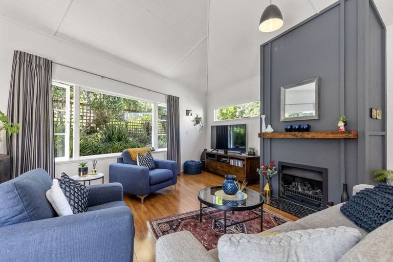 Photo of property in 49 Stanley Point Road, Stanley Point, Auckland, 0624