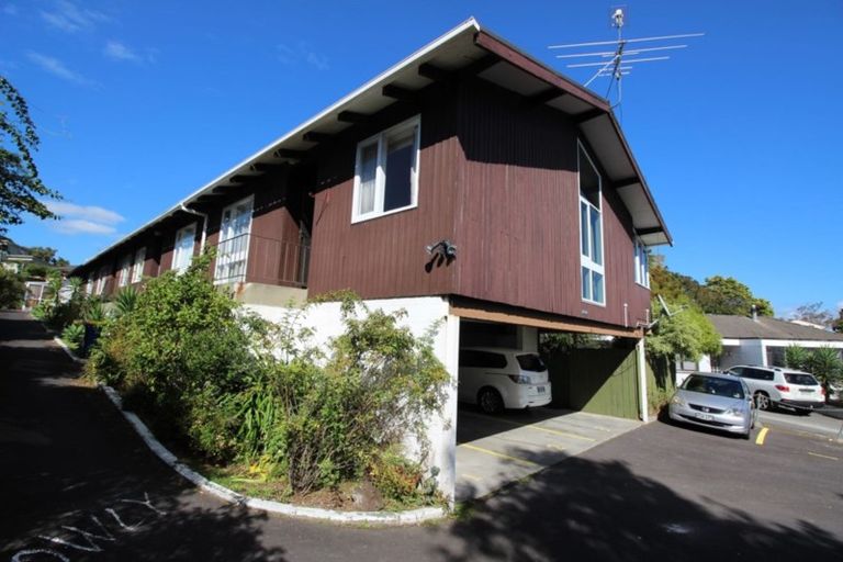 Photo of property in 1/6 Bond Crescent, Forrest Hill, Auckland, 0620