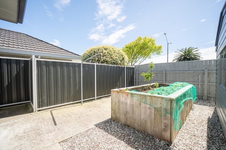 Photo of property in 2 Chester Crescent, West End, Palmerston North, 4410