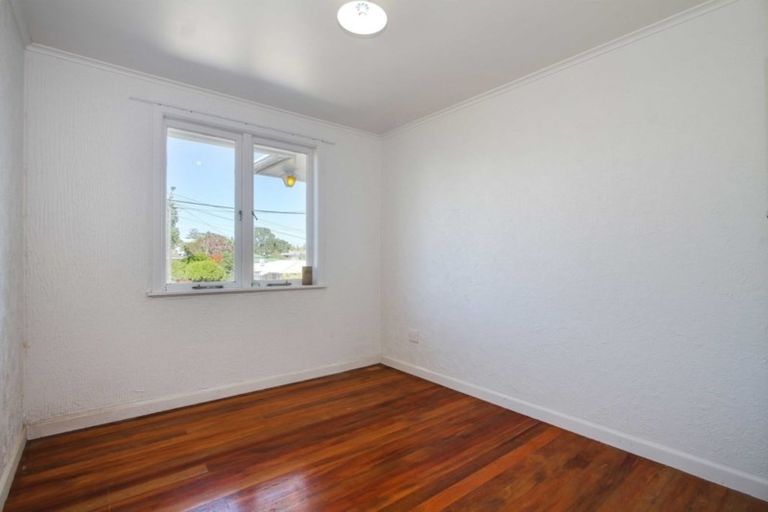 Photo of property in 29 Sylvan Crescent, Te Atatu South, Auckland, 0610