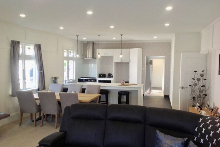 Photo of property in 10 Kitchener Terrace, Moturoa, New Plymouth, 4310