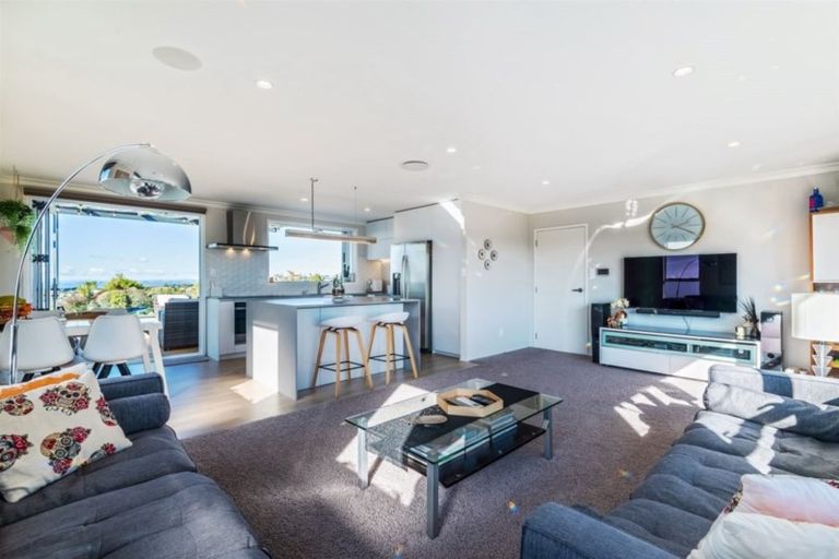 Photo of property in 1/719 East Coast Road, Browns Bay, Auckland, 0630