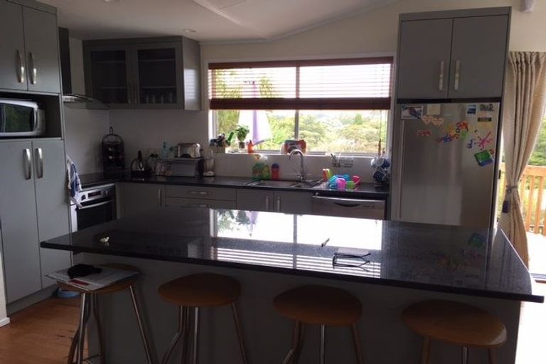 Photo of property in 1/29 Ridgewood Crescent, Birkenhead, Auckland, 0626