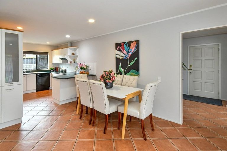 Photo of property in 187 Walter Strevens Drive, Conifer Grove, Takanini, 2112