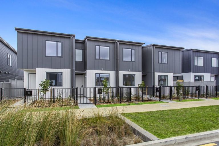 Photo of property in 16 Park Green Avenue, Rosehill, Papakura, 2113